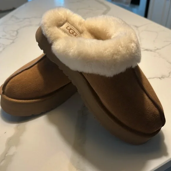 UGG Women’s Disquette Suede Slipper Size 9 - Picture 1 of 8